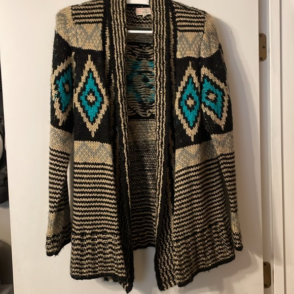 Like new sweater. Juniors size XL - Picture 2 of 4